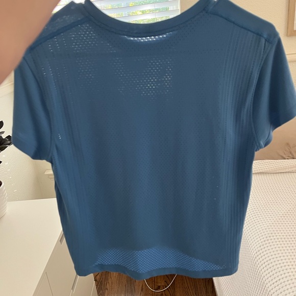 Lulu lemon shirt - Picture 3 of 3